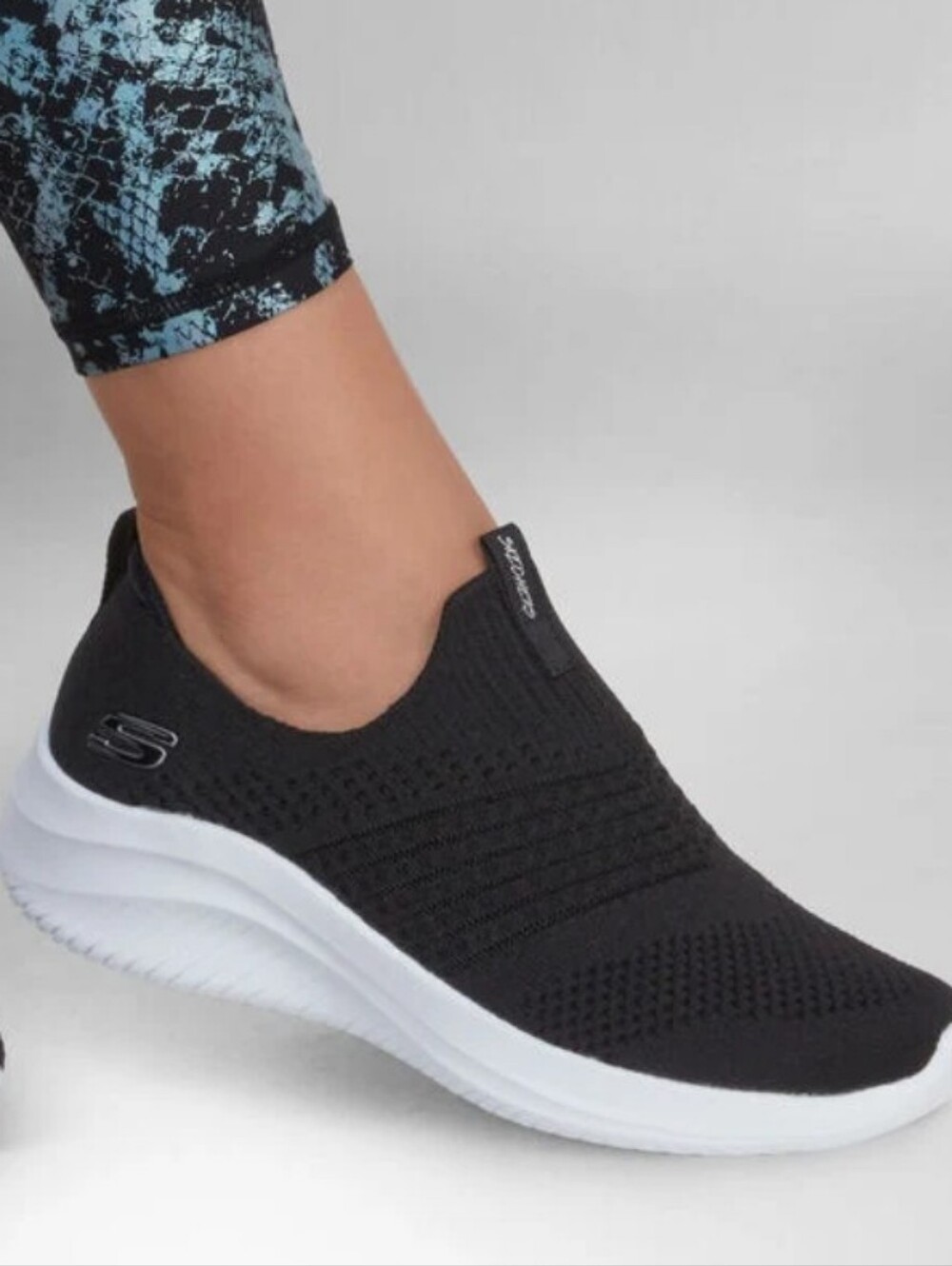 Skechers Ultra Flex 3.0 Classy Charm Black Slip-On Sneakers 8.5 NWT